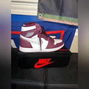 Nike Air Jordan 1 Retro High OG Bordeaux